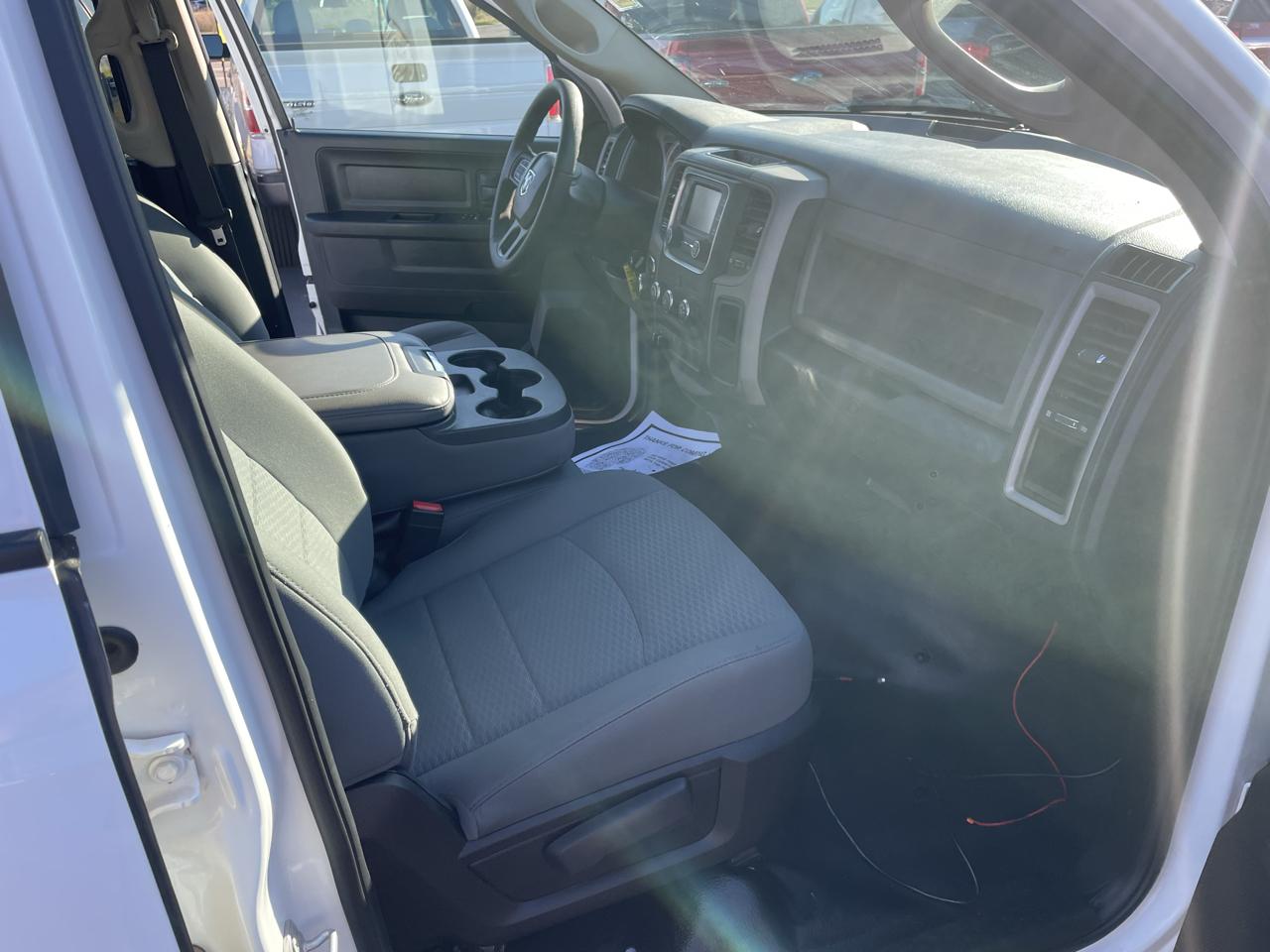 RAM 1500 4WD Quad Cab 140.5" Tradesman 2016