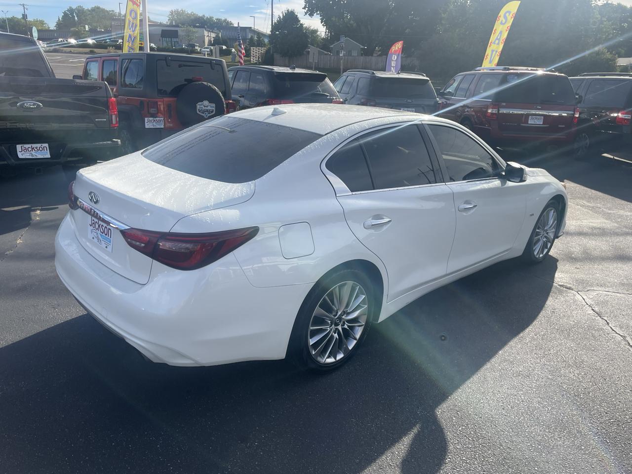 Infiniti Q50 3.0t LUXE AWD 2018