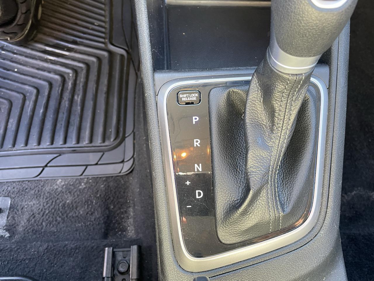 Hyundai Accent SE Sedan IVT 2021