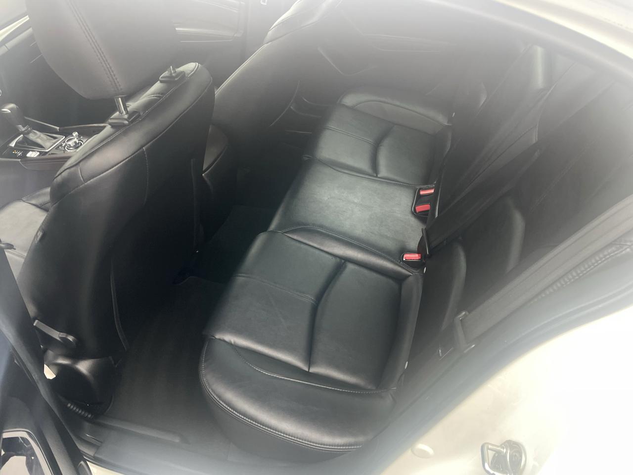Mazda Mazda3 4-Door Touring Auto 2017