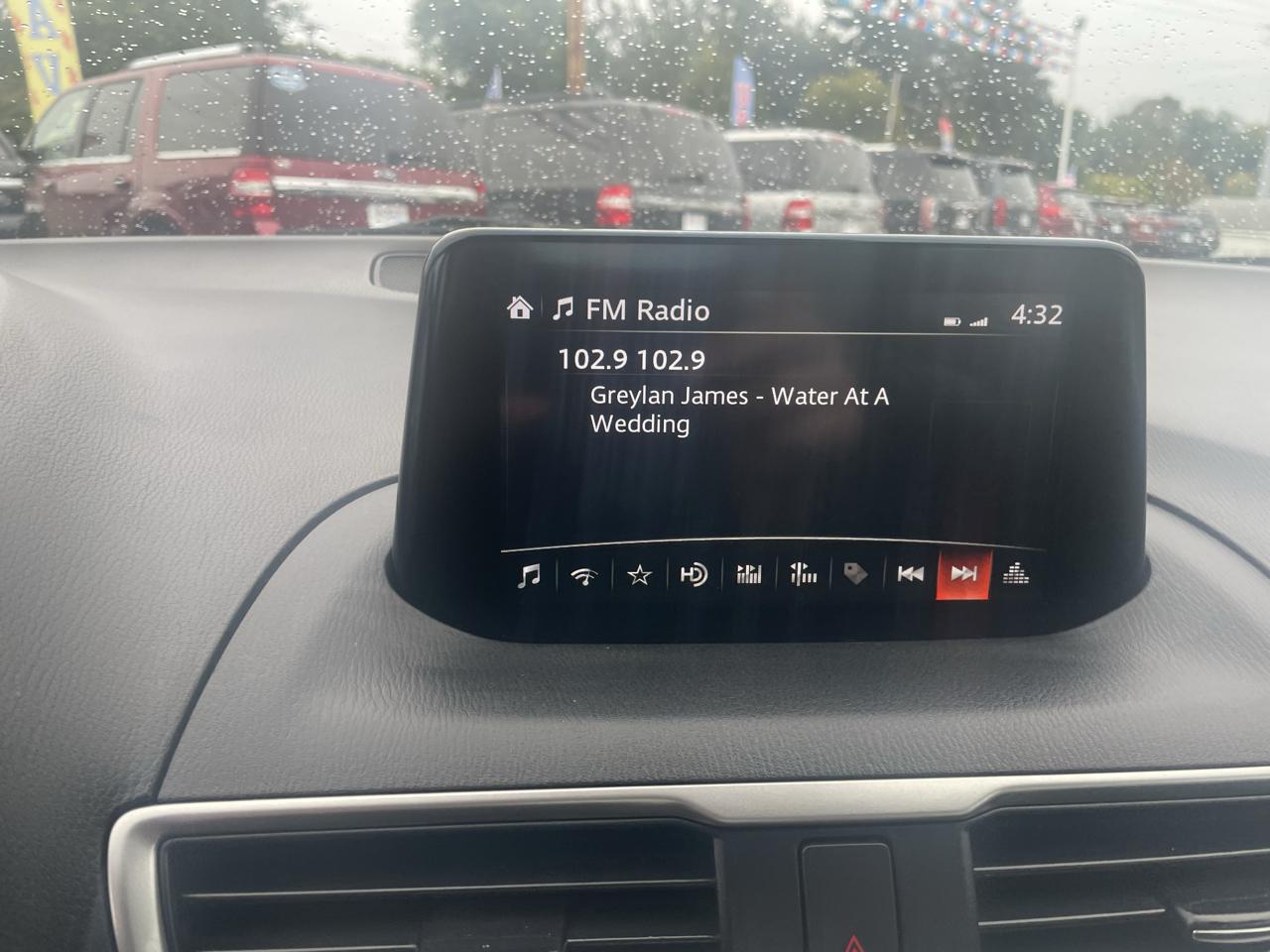 Mazda Mazda3 4-Door Touring Auto 2017