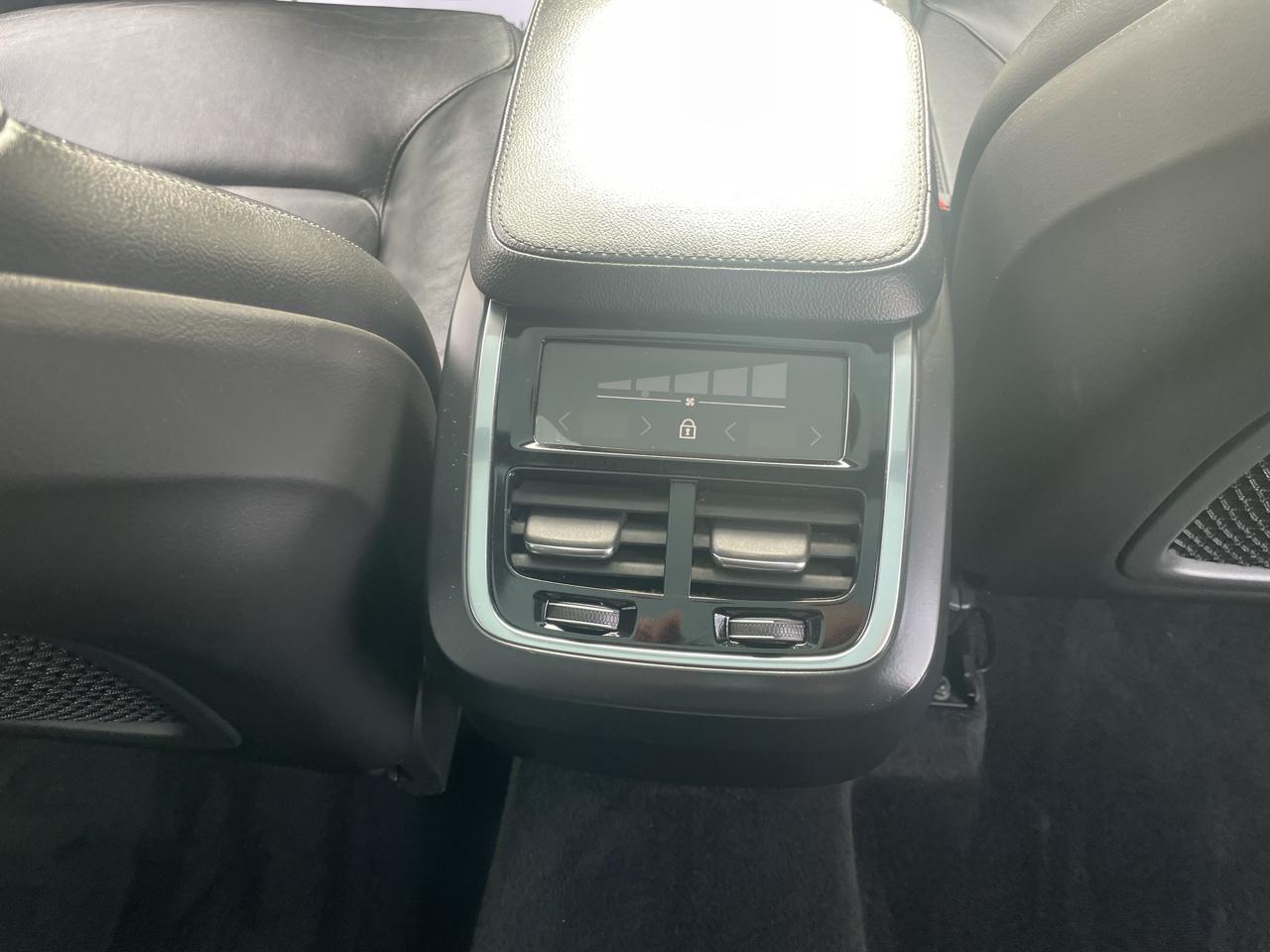 Volvo XC90 photo 15