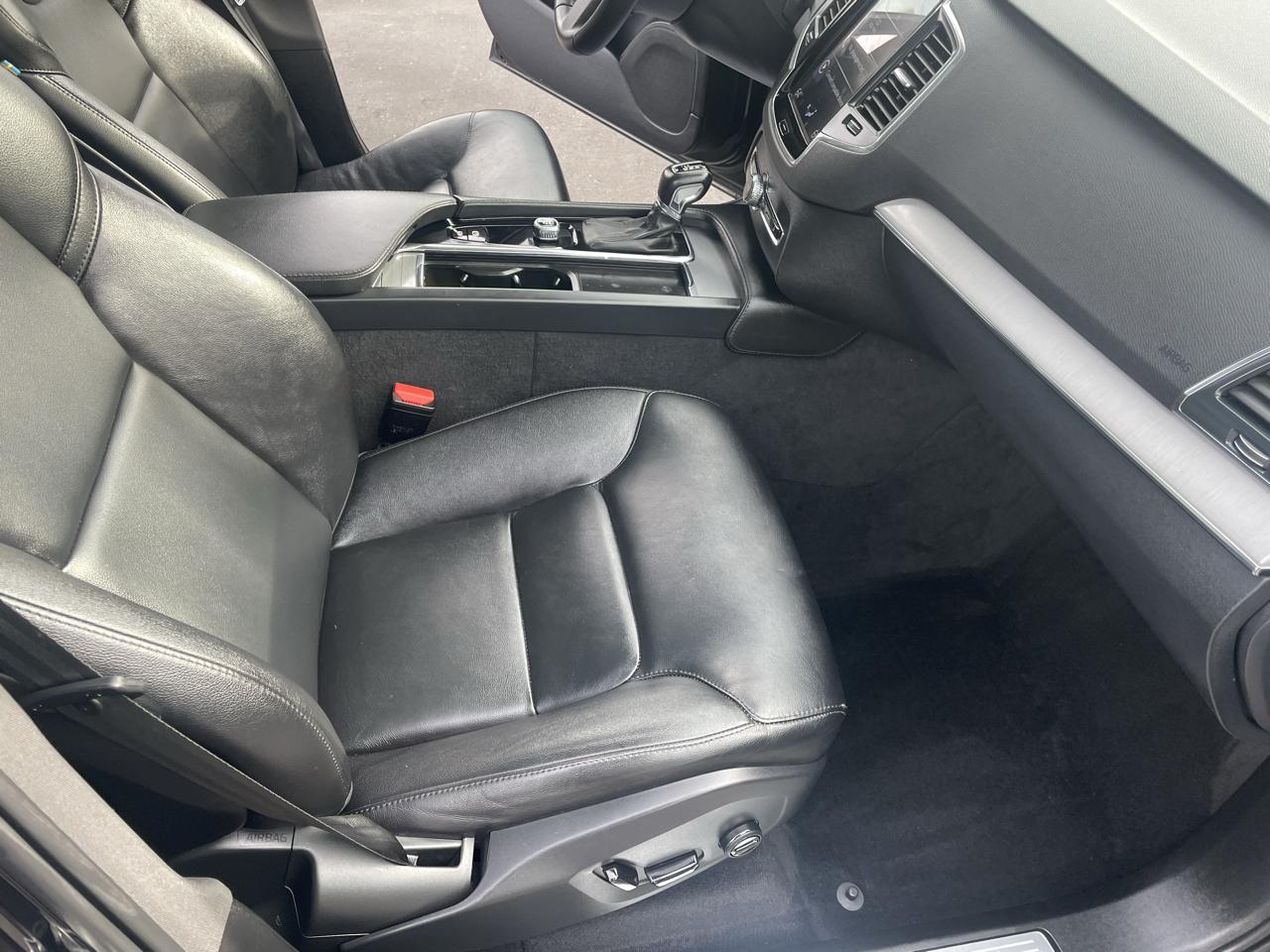 Volvo XC90 photo 16