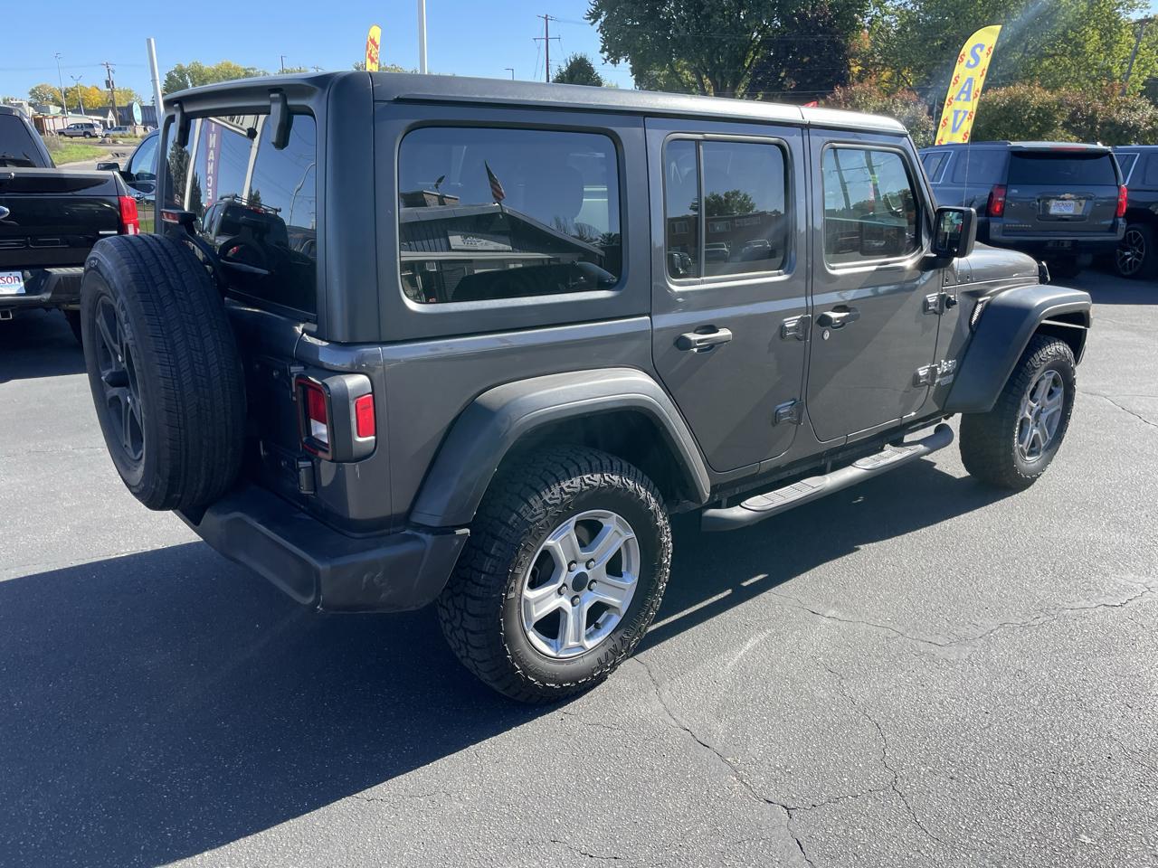 Jeep Wrangler photo 3