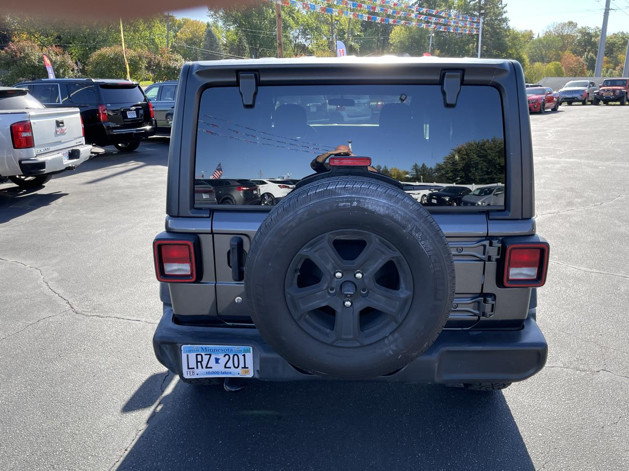 Jeep Wrangler photo 4