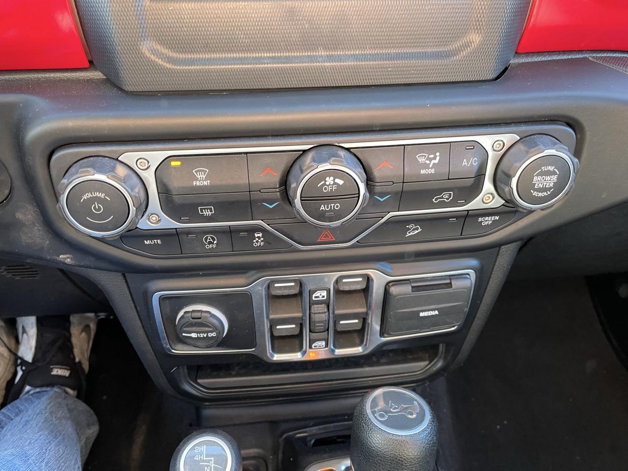 Jeep Wrangler photo 17