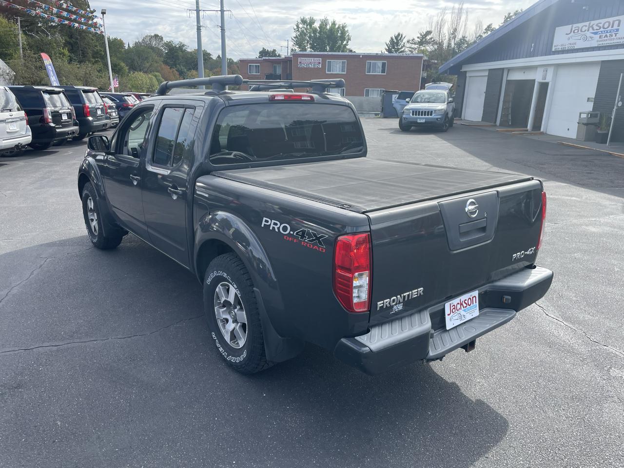 Nissan Frontier 4WD Crew Cab SWB Auto PRO-4X 2011