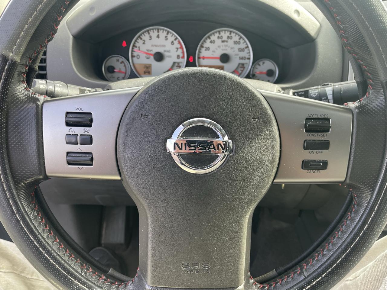 Nissan Frontier 4WD Crew Cab SWB Auto PRO-4X 2011