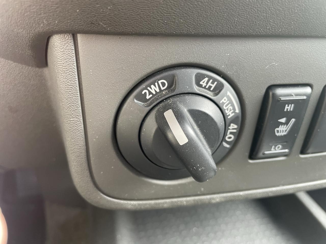 Nissan Frontier 4WD Crew Cab SWB Auto PRO-4X 2011