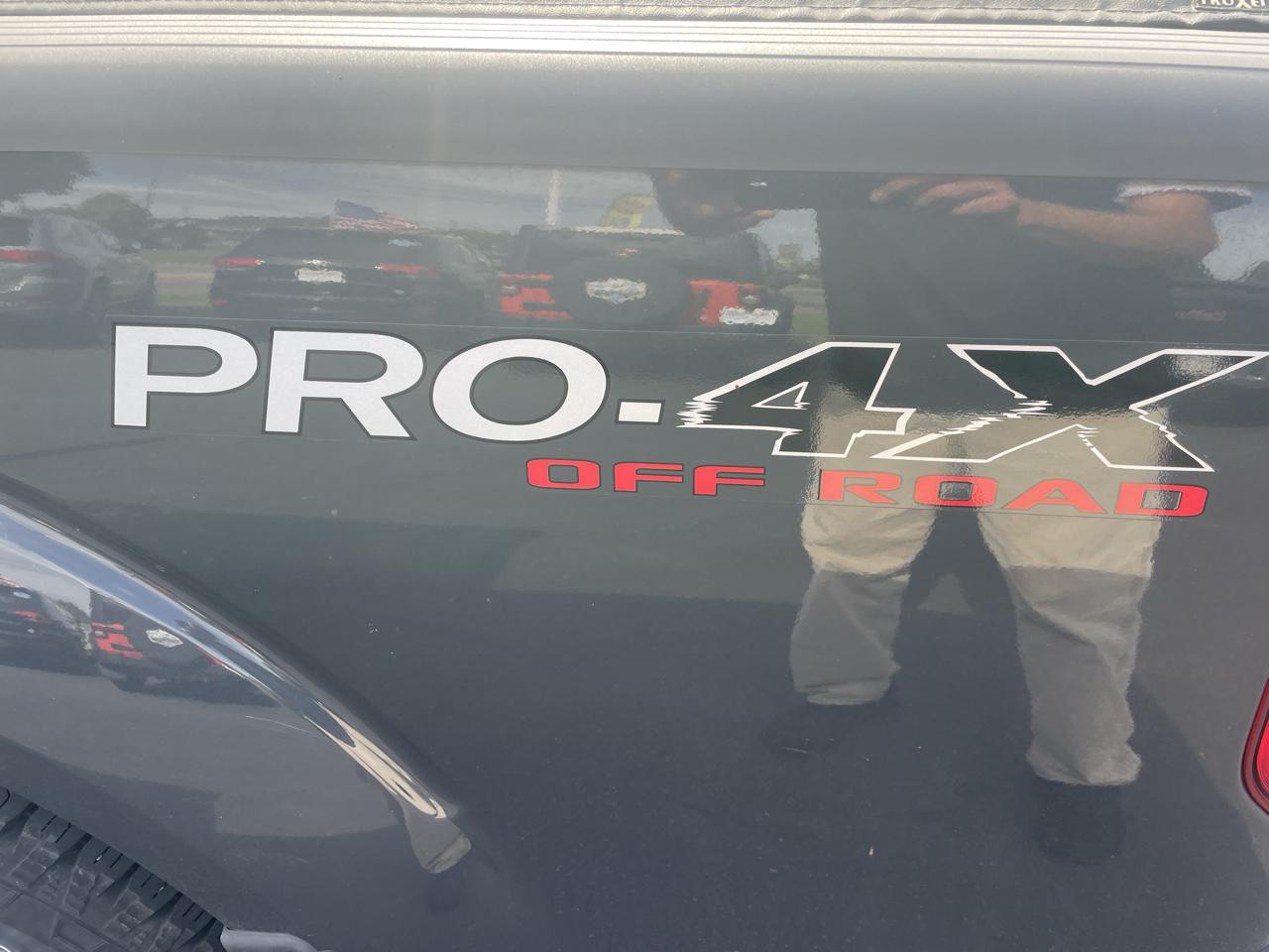 Nissan Frontier 4WD Crew Cab SWB Auto PRO-4X 2011