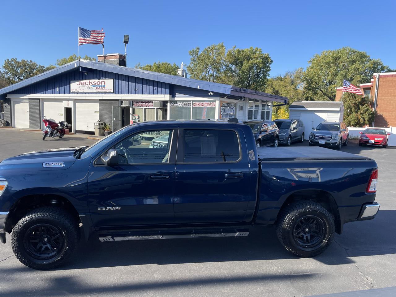 RAM 1500 Big Horn 4x4 Crew Cab 5'7" Box 2021