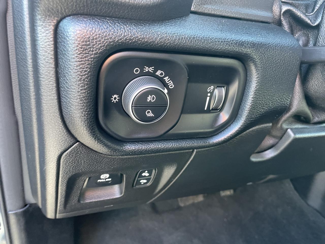 RAM 1500 Big Horn 4x4 Crew Cab 5'7" Box 2021