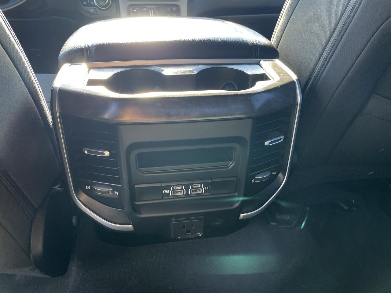 RAM 1500 Big Horn 4x4 Crew Cab 5'7" Box 2021