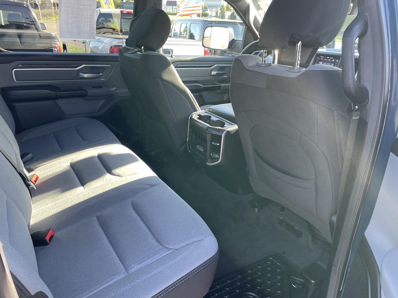 RAM 1500 Big Horn 4x4 Crew Cab 5'7" Box 2021