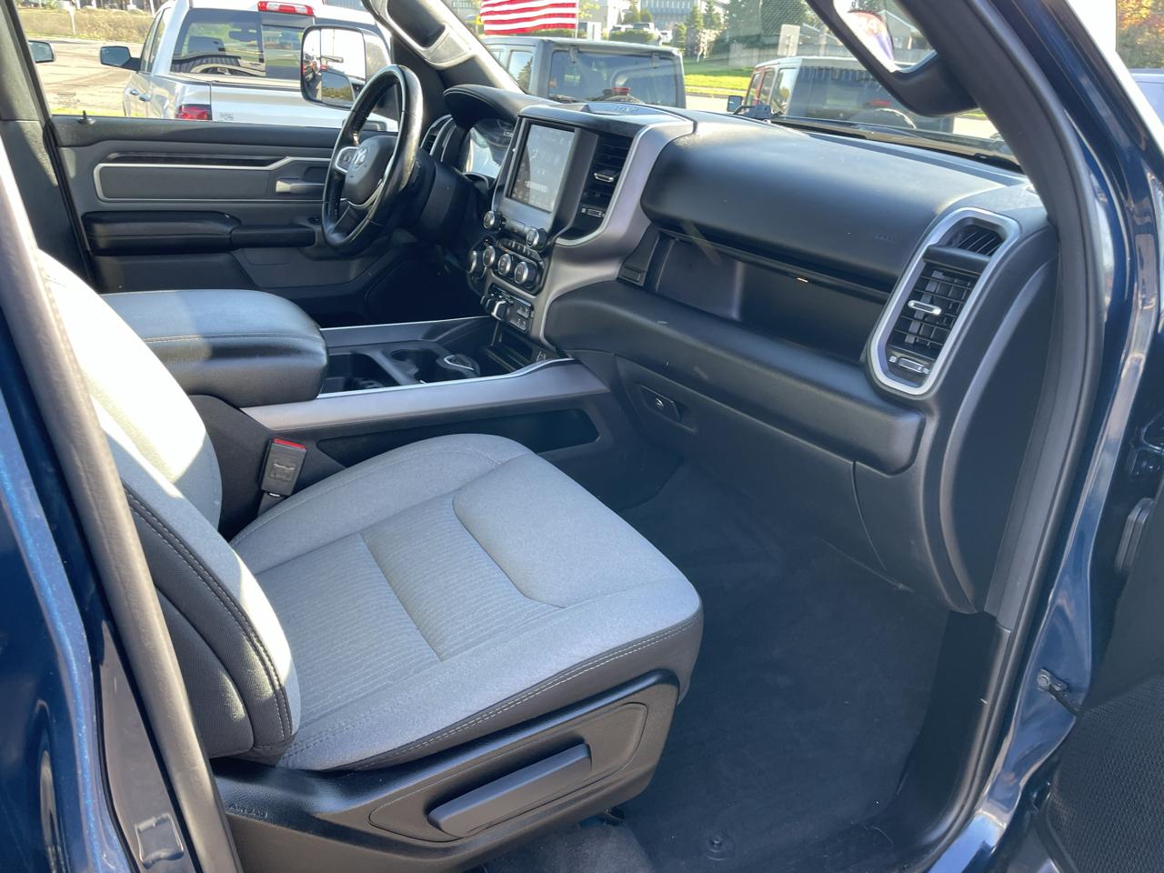 RAM 1500 Big Horn 4x4 Crew Cab 5'7" Box 2021