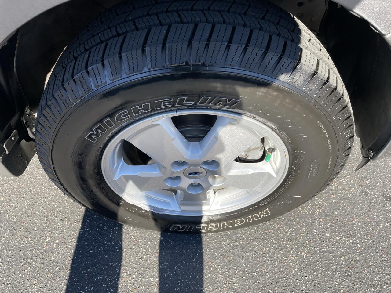 Ford Escape 4WD 4dr XLT 2012