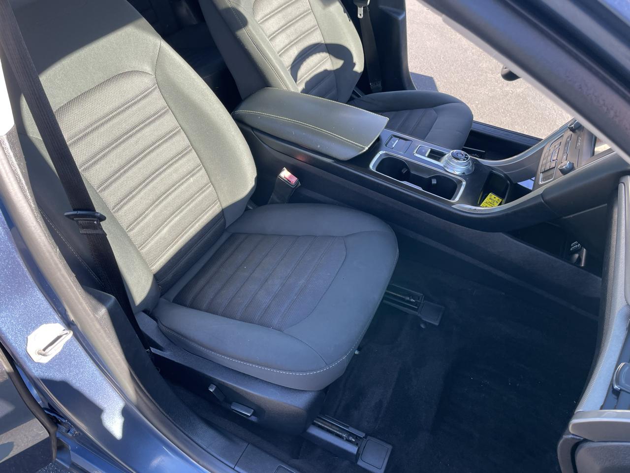 Ford Fusion SE FWD 2019