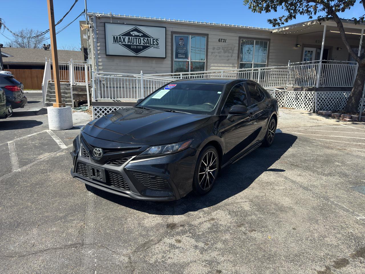 Toyota Camry SE Auto (Natl) 2021