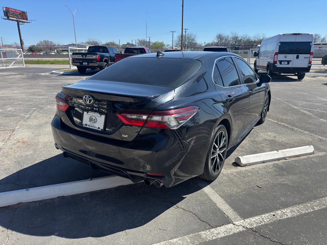 Toyota Camry SE Auto (Natl) 2021