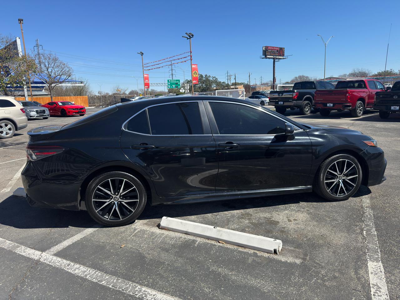Toyota Camry SE Auto (Natl) 2021