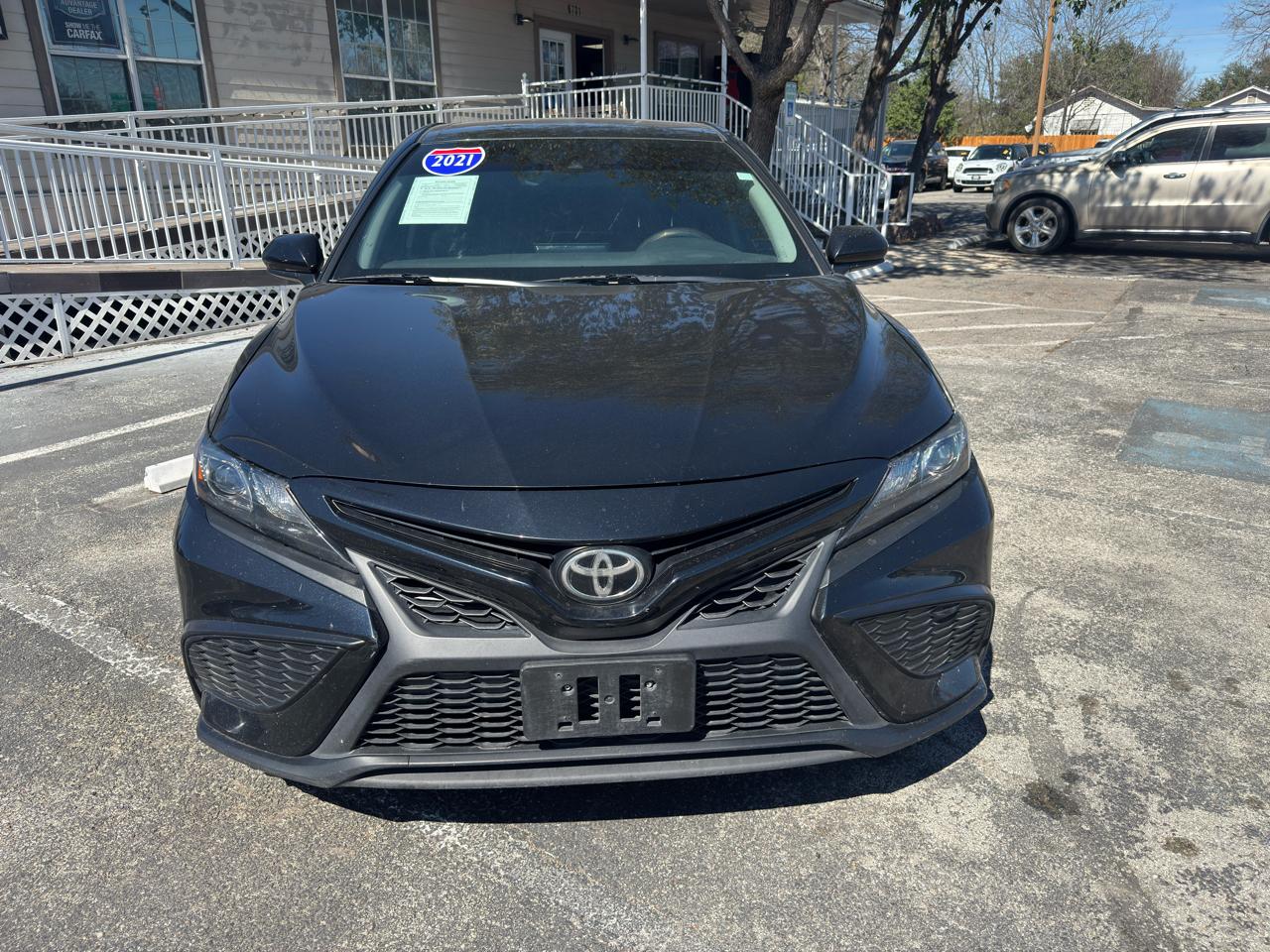 Toyota Camry SE Auto (Natl) 2021