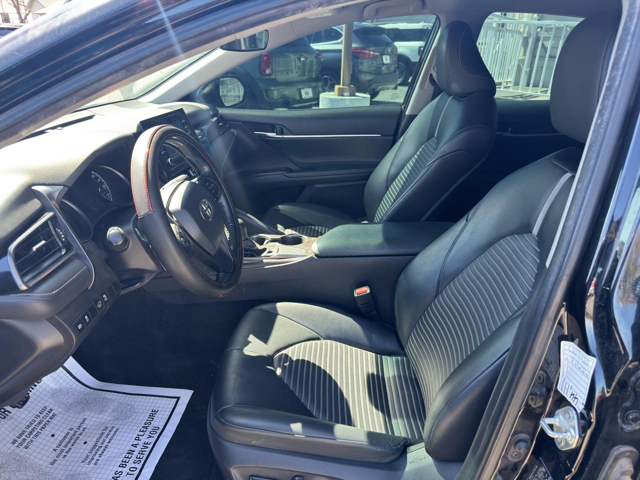 Toyota Camry SE Auto (Natl) 2021