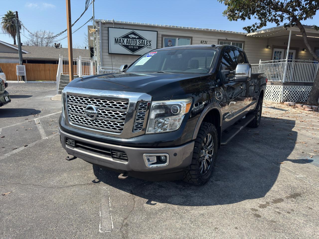 Nissan Titan XD 4WD Crew Cab Platinum Reserve Diesel 2016