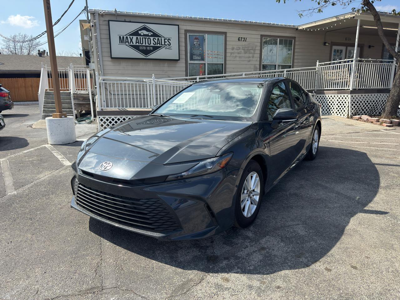 Toyota Camry 4dr Sdn I4 Auto LE (Natl) 2025