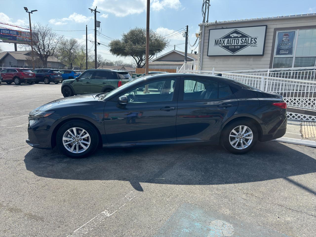 Toyota Camry 4dr Sdn I4 Auto LE (Natl) 2025