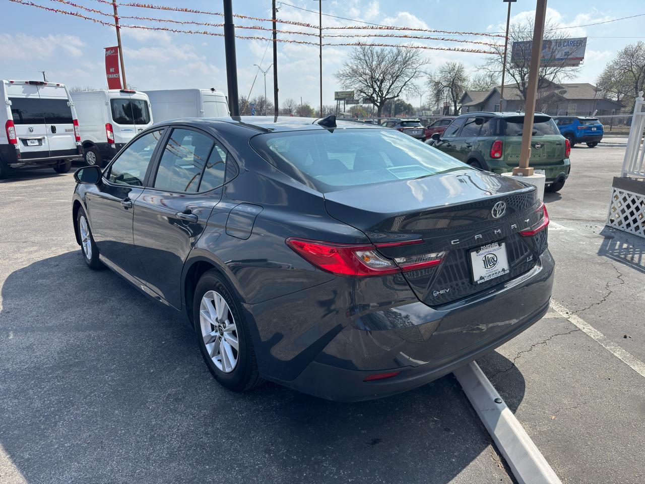 Toyota Camry 4dr Sdn I4 Auto LE (Natl) 2025