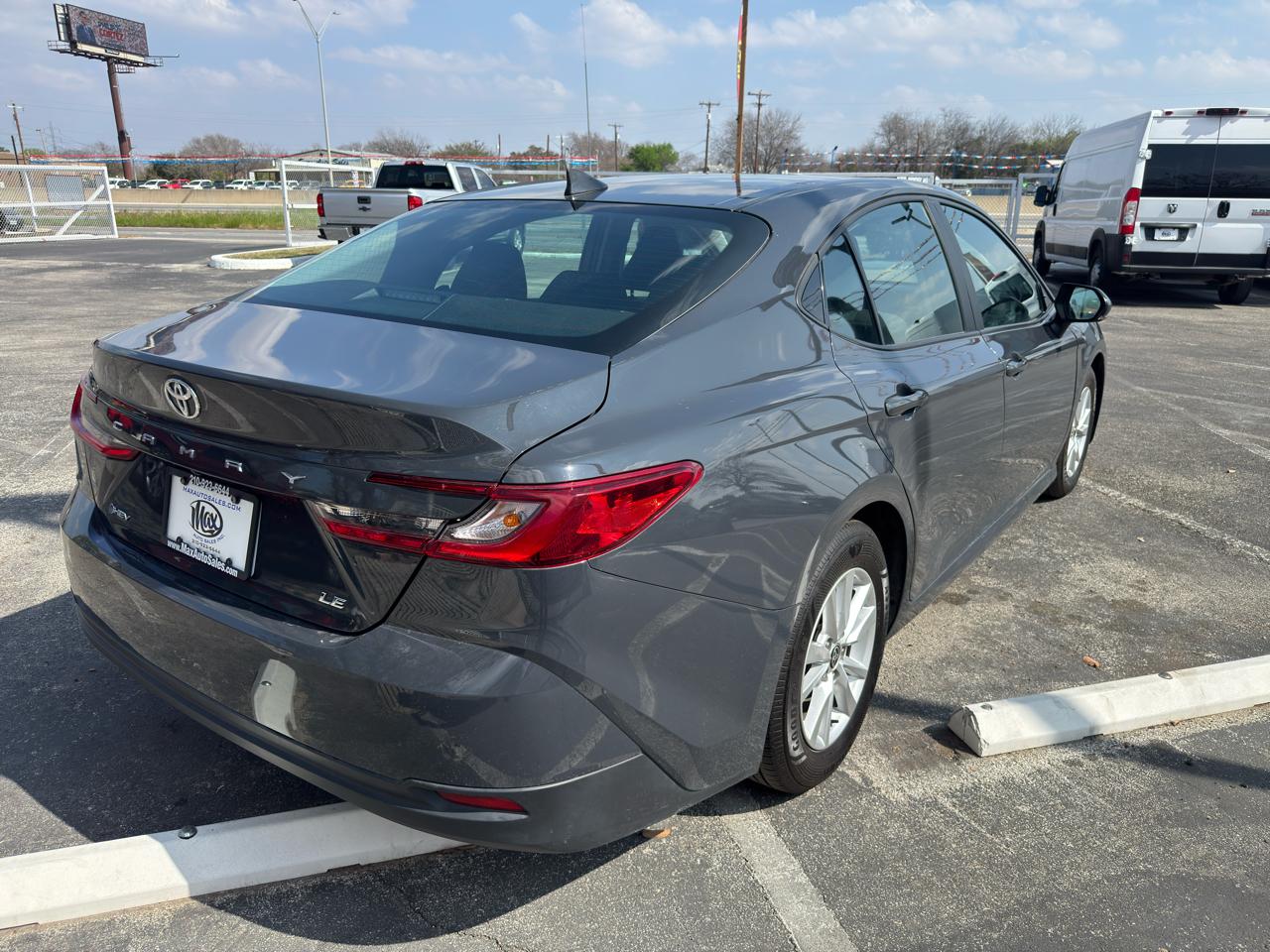 Toyota Camry 4dr Sdn I4 Auto LE (Natl) 2025