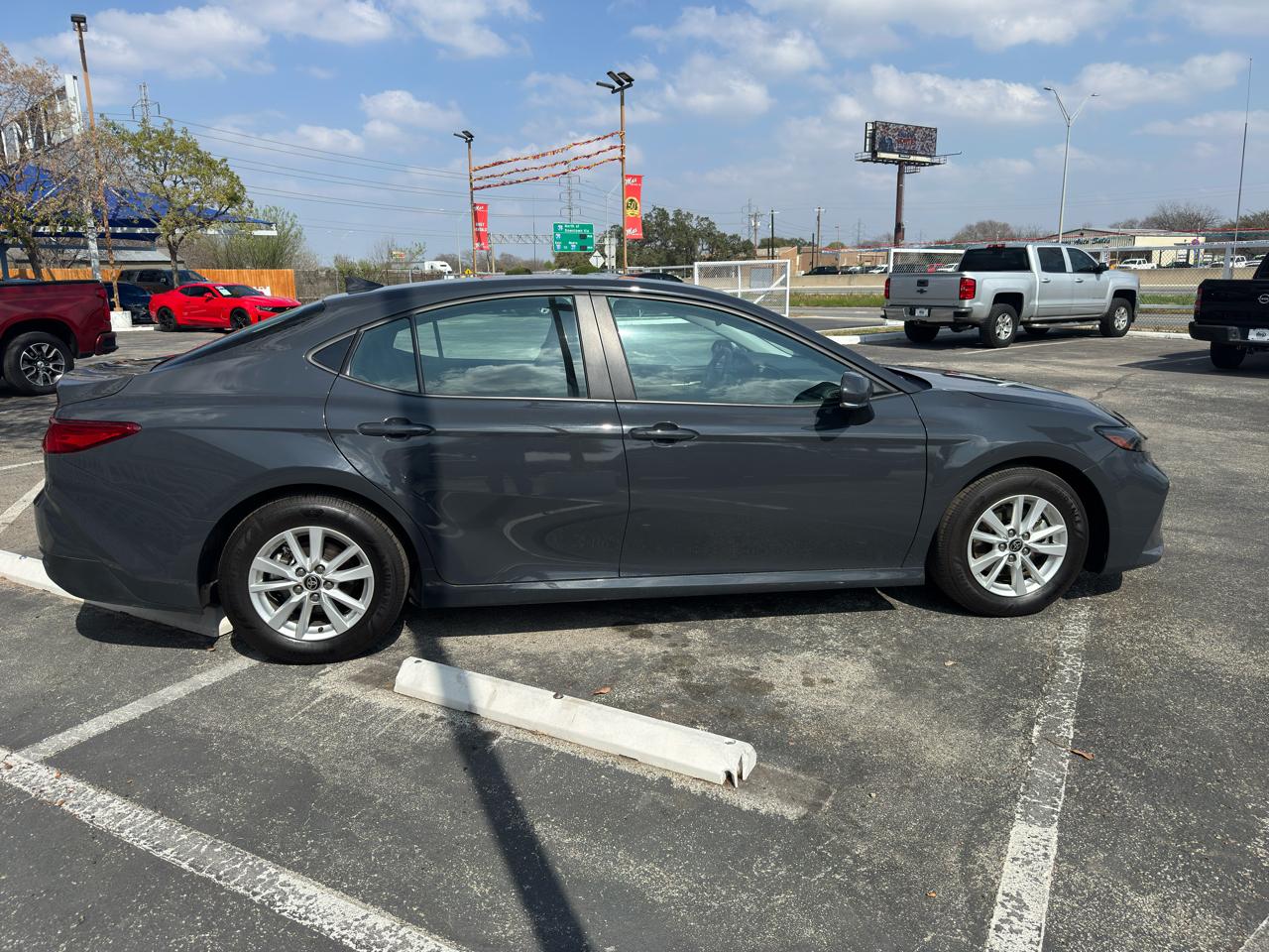 Toyota Camry 4dr Sdn I4 Auto LE (Natl) 2025