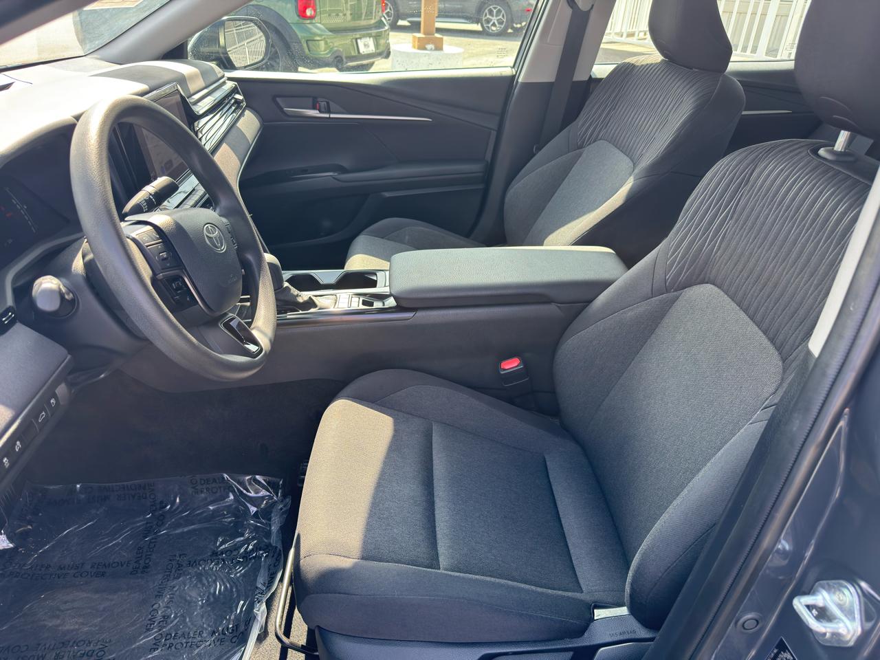 Toyota Camry 4dr Sdn I4 Auto LE (Natl) 2025