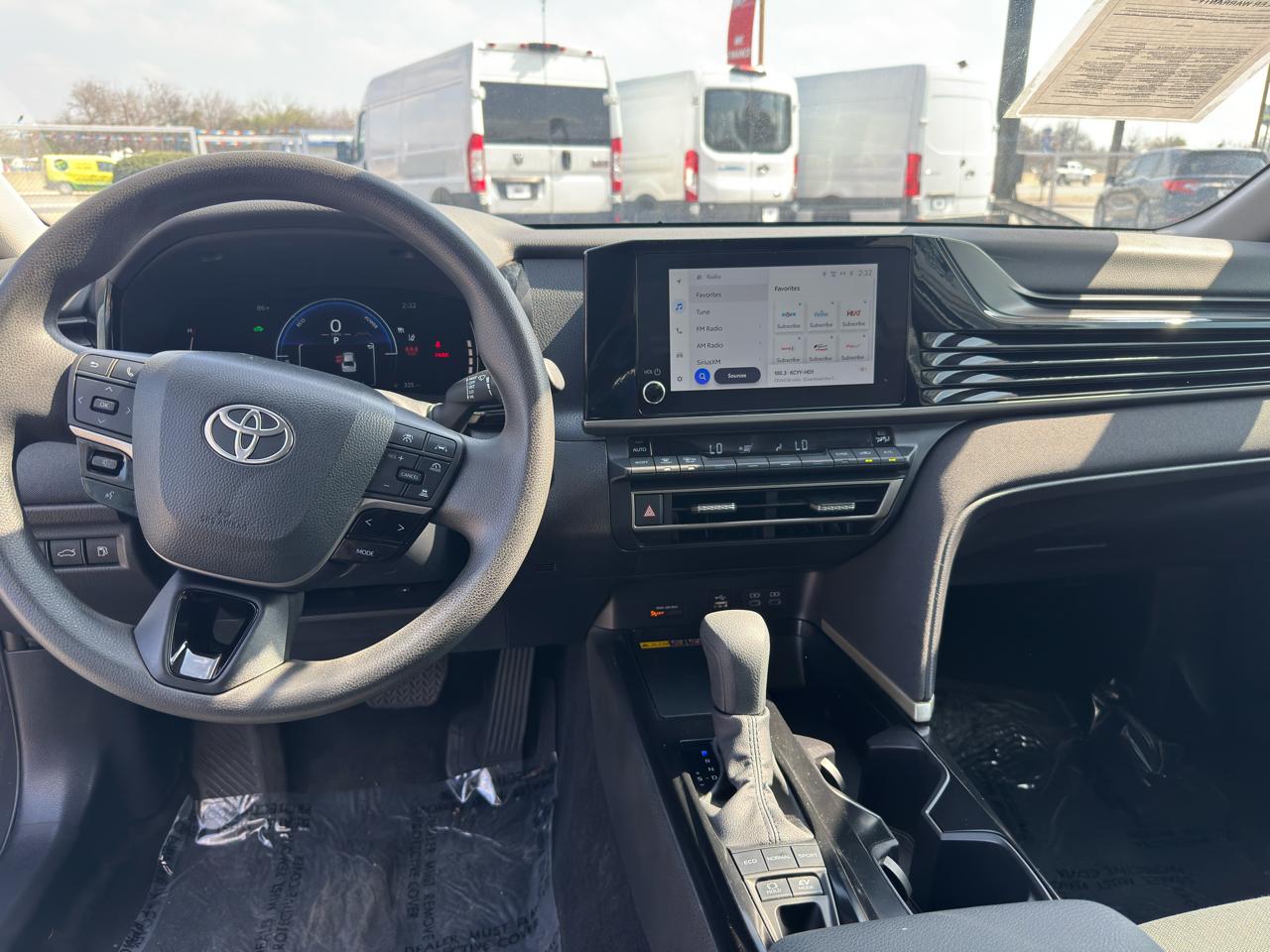 Toyota Camry 4dr Sdn I4 Auto LE (Natl) 2025