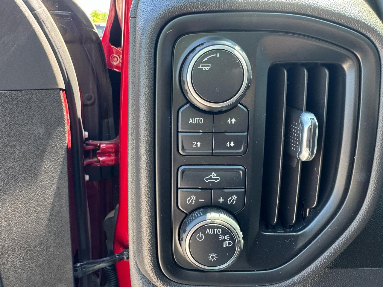 Chevrolet Silverado 1500 4WD Crew Cab 147" Custom Trail Boss 2021