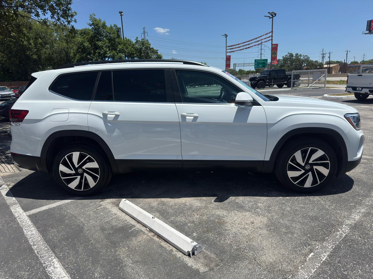 Volkswagen Atlas 2.0T SE w/Technology 4MOTION 2024
