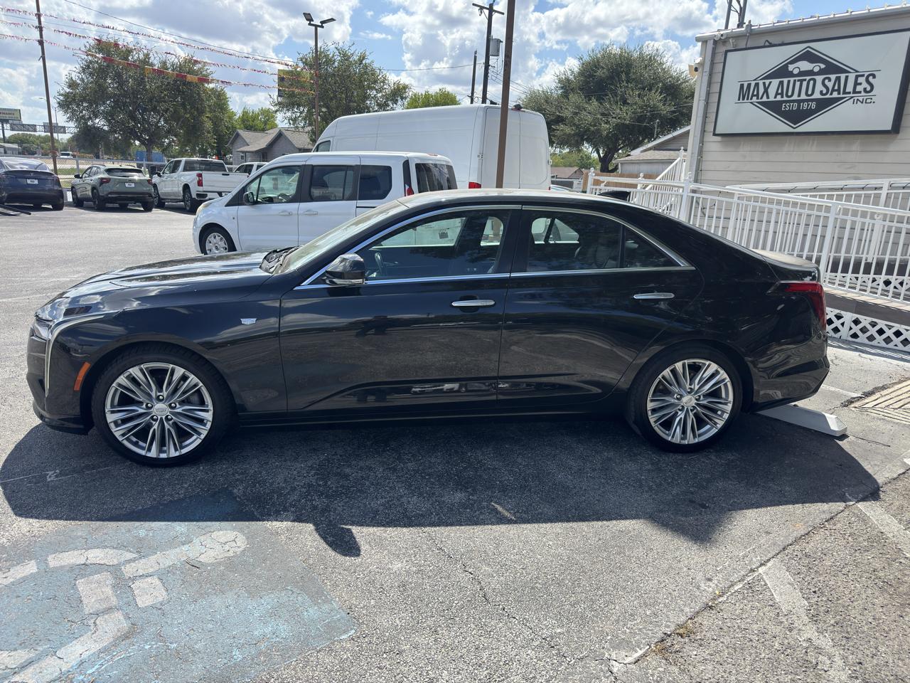 Cadillac CT4 4dr Sdn Premium Luxury 2023