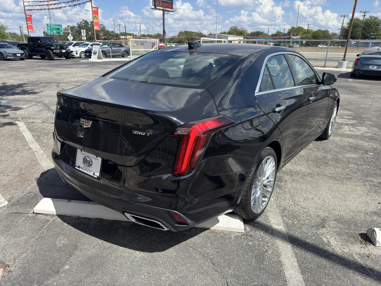 Cadillac CT4 4dr Sdn Premium Luxury 2023