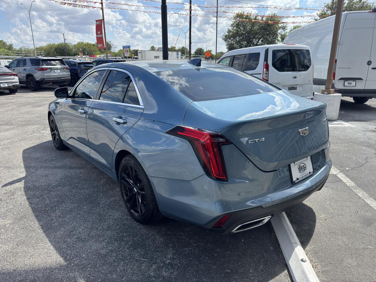 Cadillac CT4 4dr Sdn Luxury 2023