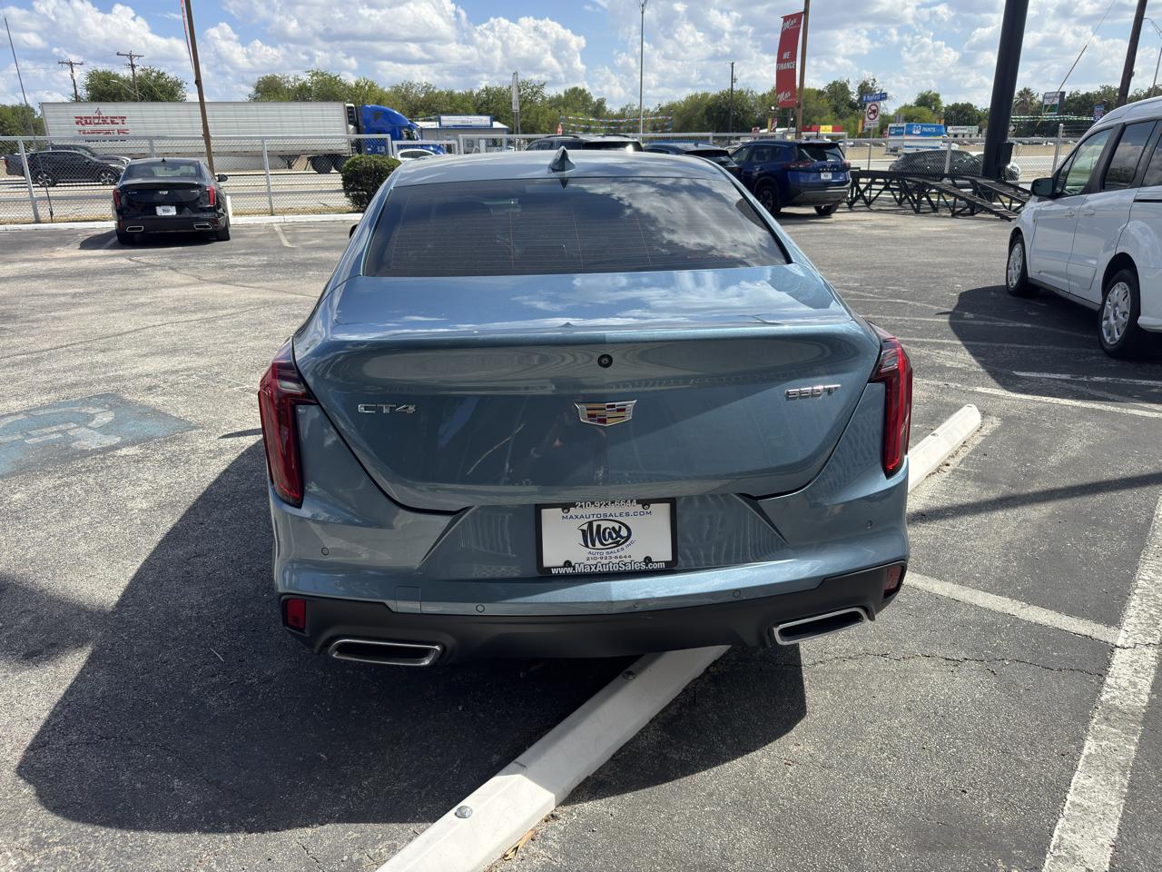 Cadillac CT4 4dr Sdn Luxury 2023