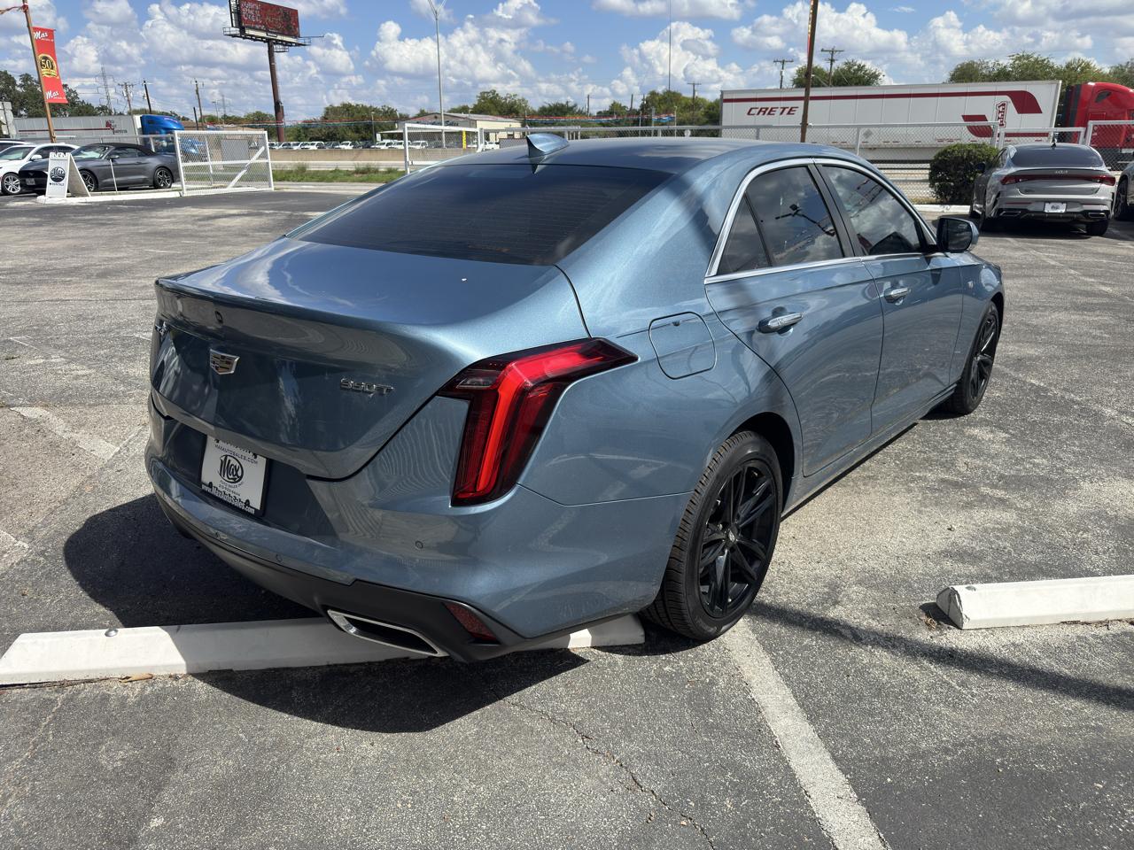 Cadillac CT4 4dr Sdn Luxury 2023