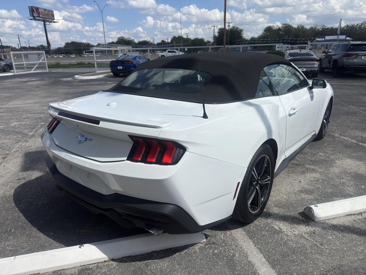 Ford Mustang EcoBoost Convertible 2024