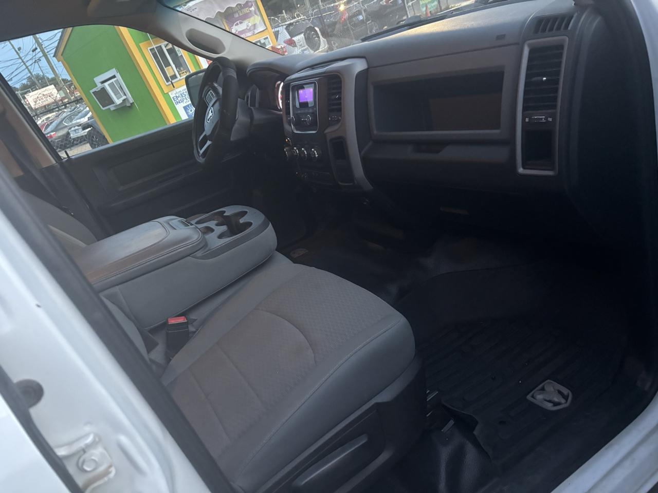 RAM 1500 Classic Tradesman Quad Cab 4WD 2020