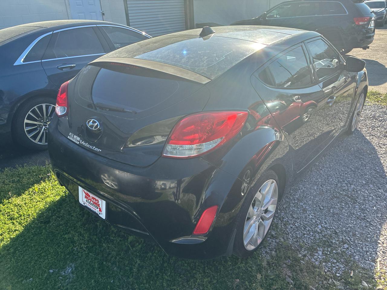 Hyundai Veloster Base 2012