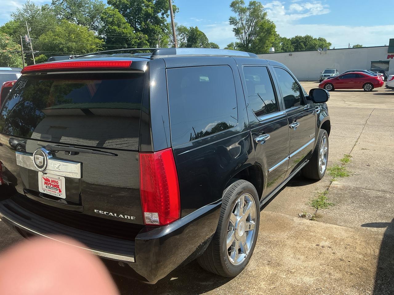 Cadillac Escalade 2WD Premium 2011