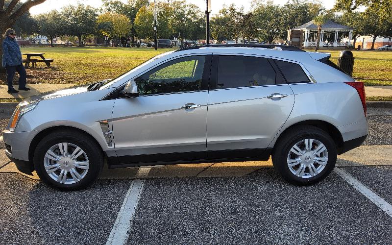 Cadillac SRX Base 2010