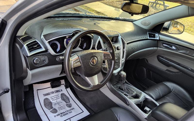 Cadillac SRX Base 2010