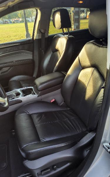 Cadillac SRX Base 2010