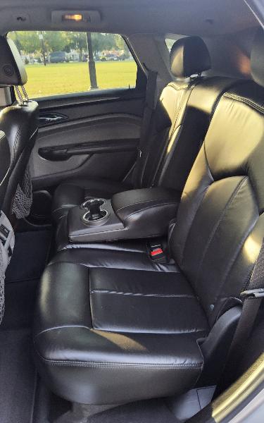 Cadillac SRX Base 2010