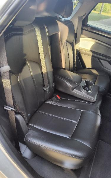 Cadillac SRX Base 2010